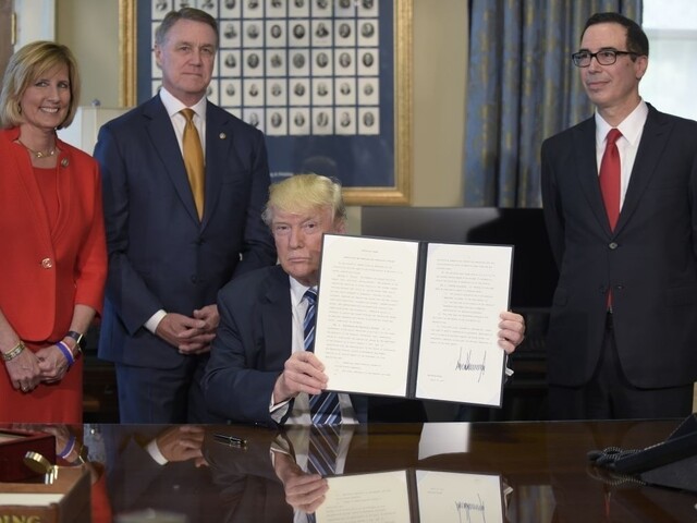 Európa neustále sprísňuje ekologické opatrenia, Trump ich uvoľnil