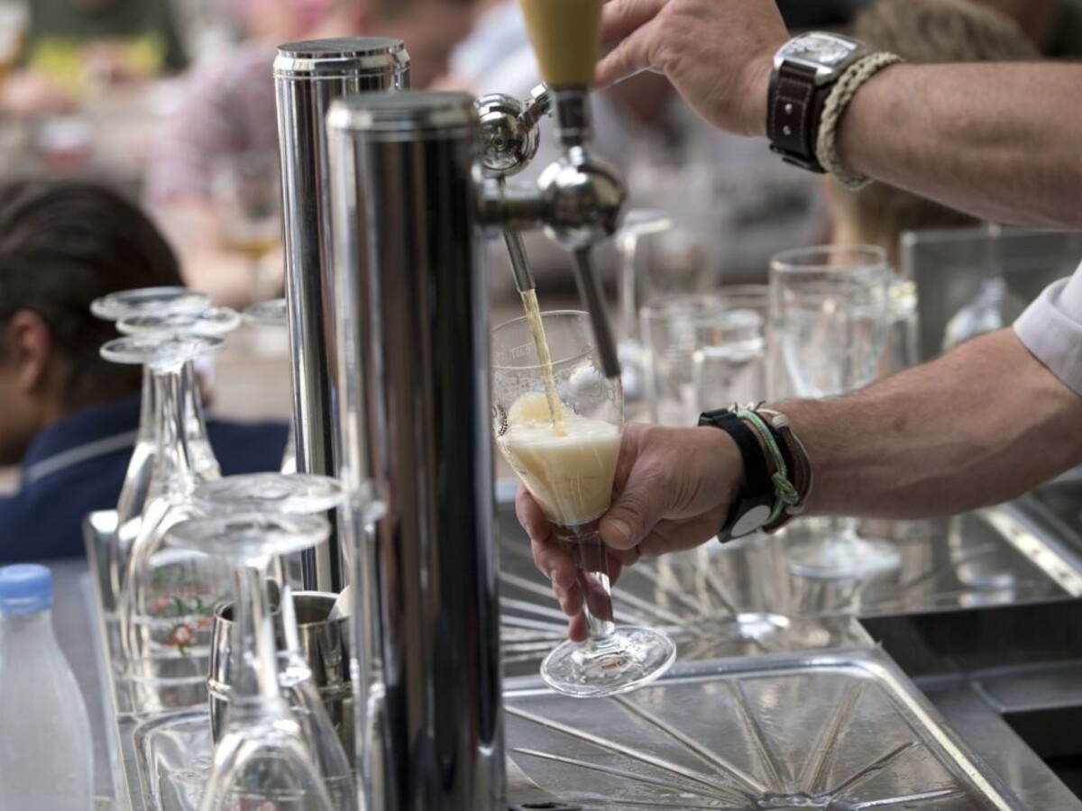 pivo čapovanie 1140 px (SITA/AP)