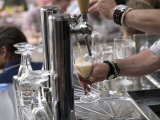 pivo čapovanie 1140 px (SITA/AP)