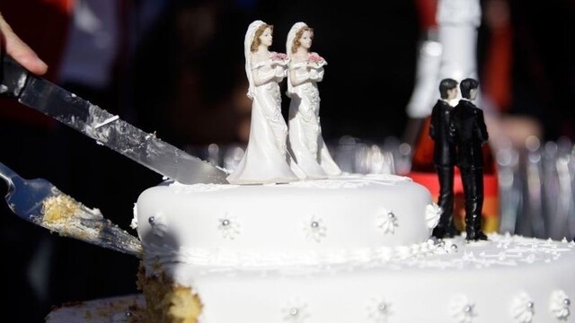 Zúčastnili sa na svadbe homosexuálov, teraz im hrozí väzenie