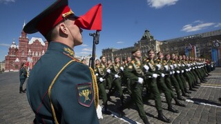 Rusi oslávili Deň víťazstva, Putin sa prihovoril tisíckam vojakov