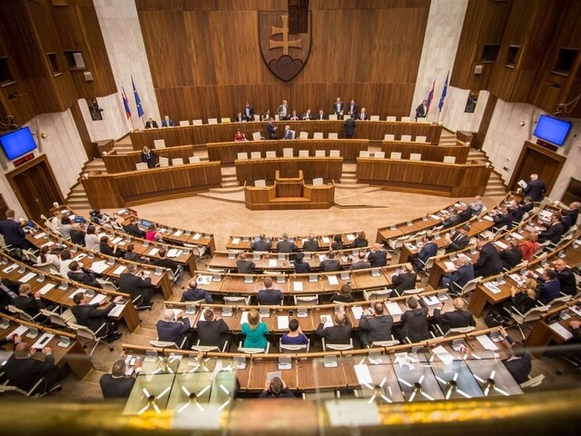 Poslanci ukončili rokovací deň návrhom z dielne rezortu obrany