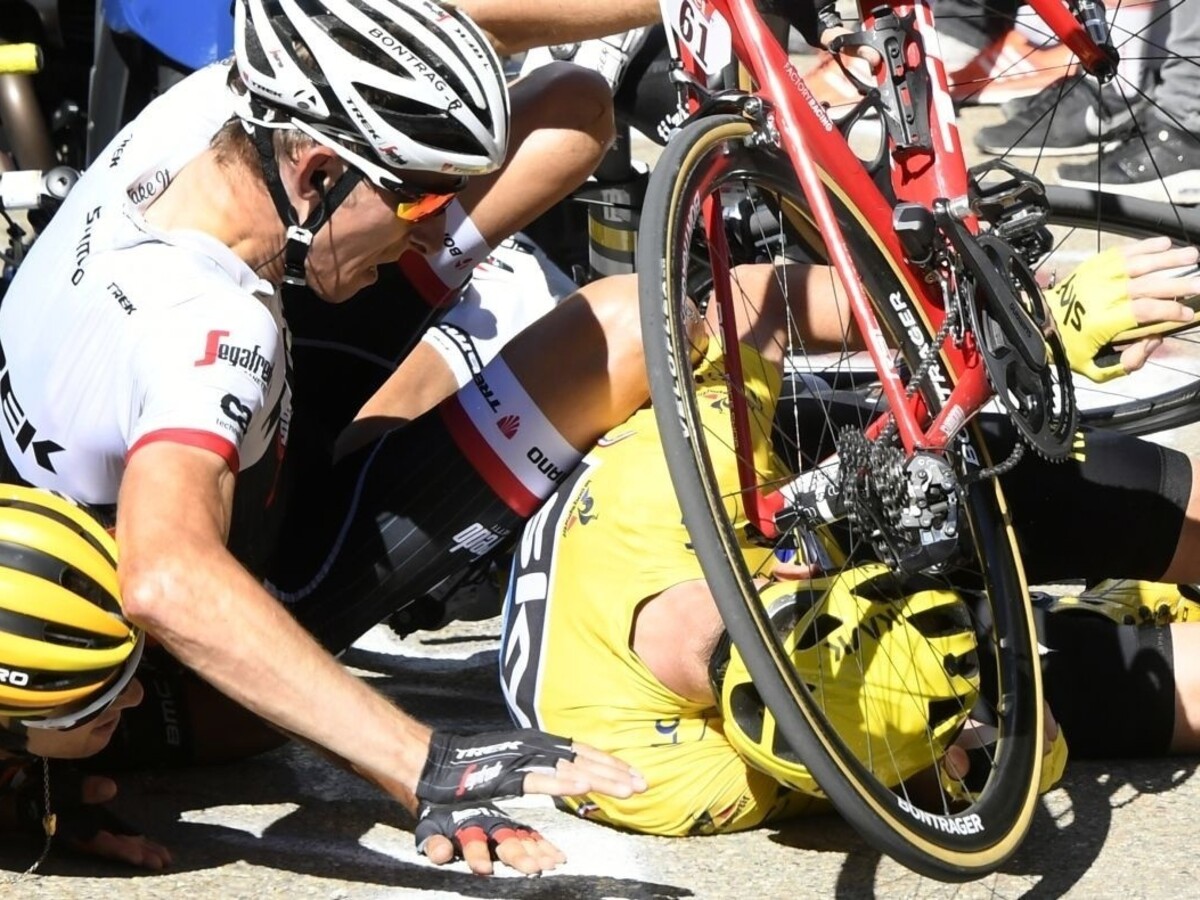 Viacnásobného víťaza Tour de France zrazilo auto, vodič ušiel