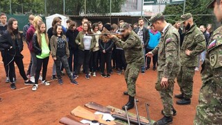 Škola privítala Slovenských brancov, Plavčan tam posiela inšpekciu