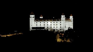 Situácia okolo verejného osvetlenia v Bratislave sa zamotáva
