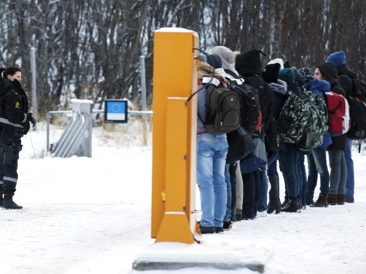 Nórsko predĺži hraničné kontroly. Chce regulovať prílev migrantov