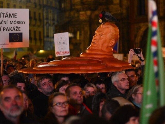 Za odvolanie Zemana a Babiša demonštrovali tisícky ľudí