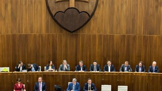 Rokovanie parlamentu aj o vyvlastňovaní pozemkov pod diaľnicami