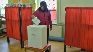 Hoci súboj o starostu vyhral, do kresla na obecnom úrade si sadnúť nemôže