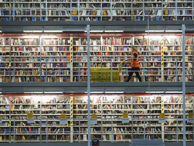 Amazon ponúkne pracovné miesta s nástupným platom takmer tisíc eur