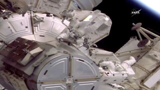 Jubilejný dvestý výstup astronautov do vesmíru poznačili komplikácie