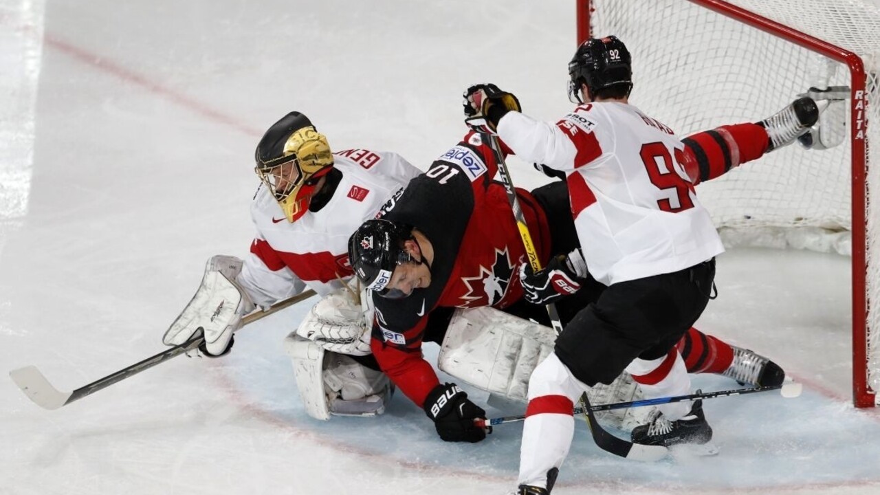 Kanaďania stratili prvé body, Švajčiarom podľahli v predĺžení