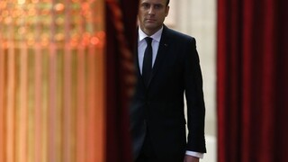 Elyzejský palác má najmladšieho šéfa, Macron sa ujal úradu
