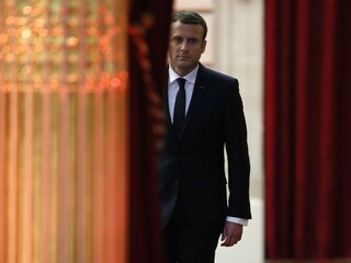 Elyzejský palác má najmladšieho šéfa, Macron sa ujal úradu