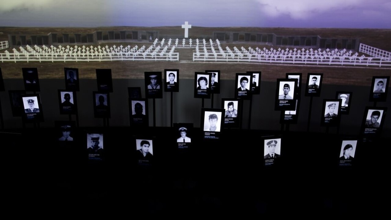 Argentínčania si pripomenuli bitku o Falklandy, uctili si padlých vojakov