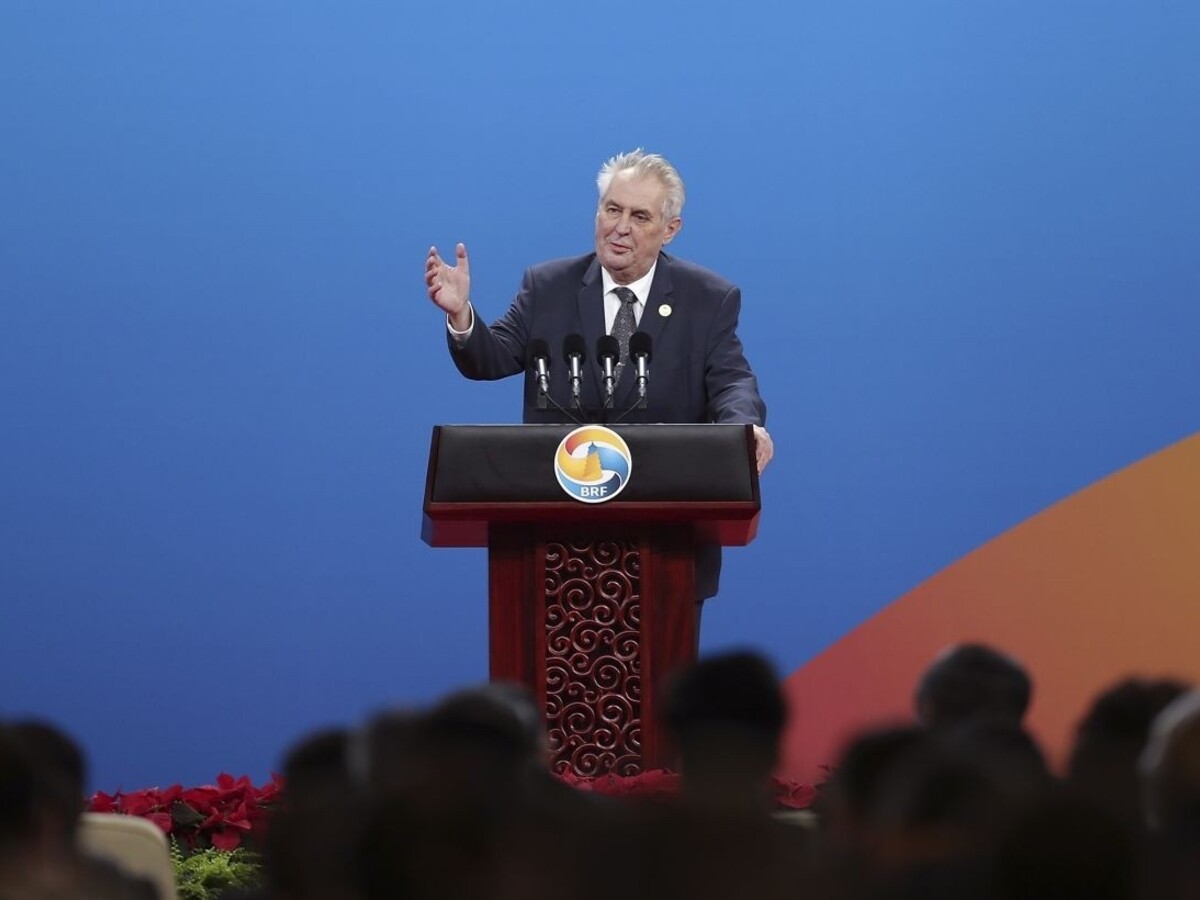 Novinári by sa mali likvidovať, vtipkoval Zeman. Putin zareagoval