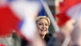 Le Penová sa po prehre vrátila na čelo nacionalistov