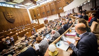 Rokovanie parlamentu: o predsedníctve v Rade EÚ aj o rozpočte na obranu