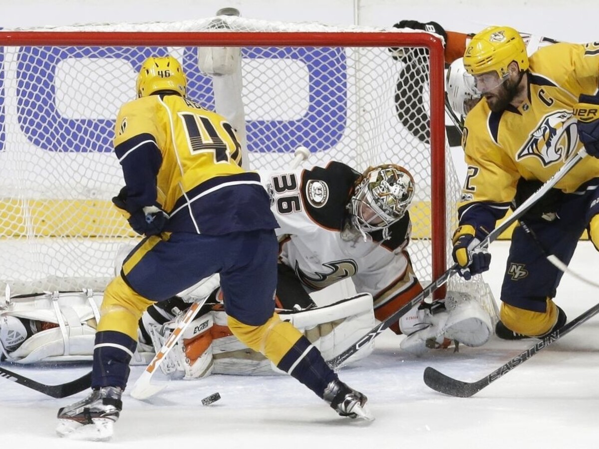 NHL: Rozhodlo aj šťastie. Nashville si stále drží sériu výhier
