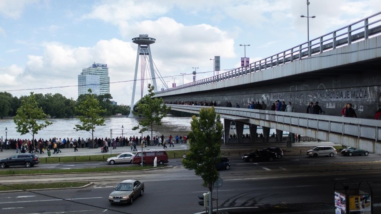 Naše hlavné mesto majú vo svete zviditeľniť pápež s Einsteinom