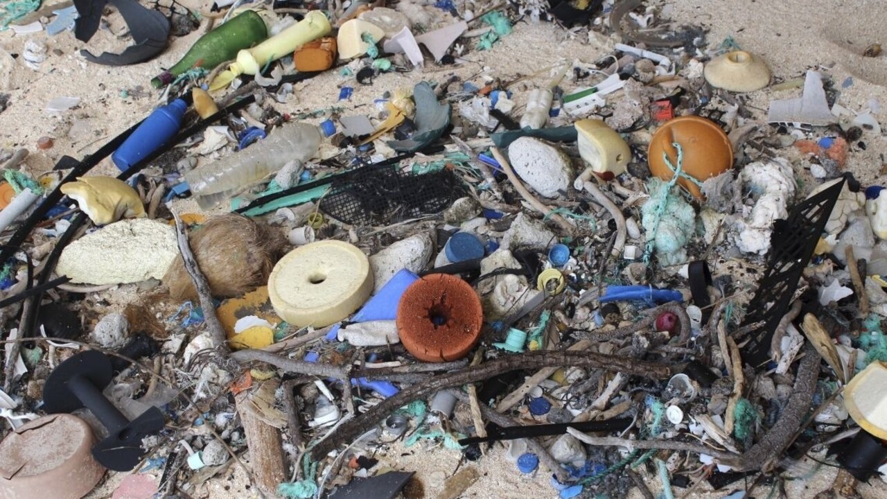 Objavili najšpinavší ostrov na svete, je pokrytý tonami odpadu
