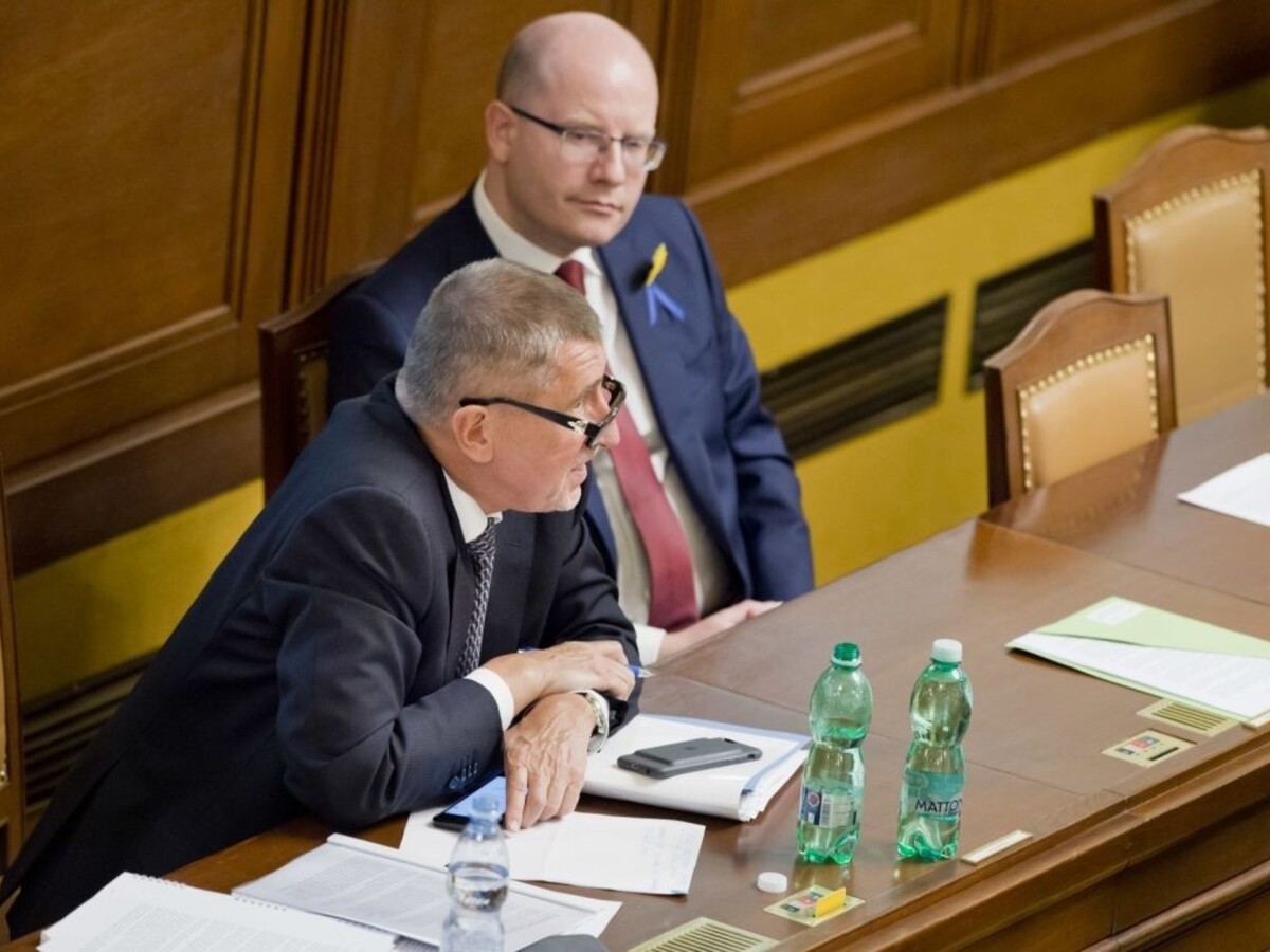 Babiš hrozí českému premiérovi žalobou, Sobotkovi pošle list