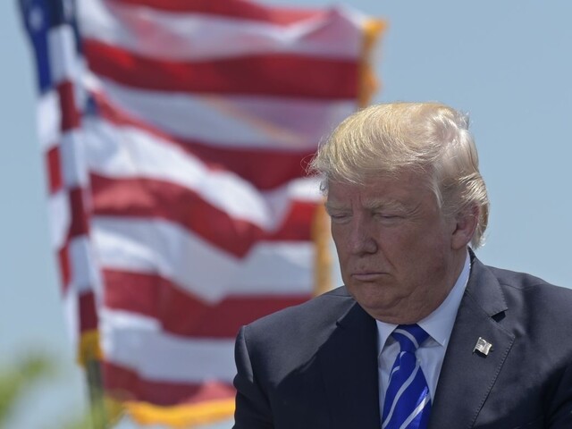Trump pred prvou zahraničnou cestou vymenuje nového šéfa FBI