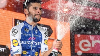 Gaviria je víťazom 12. etapy Giro d'Italia, lídrom naďalej Dumoulin