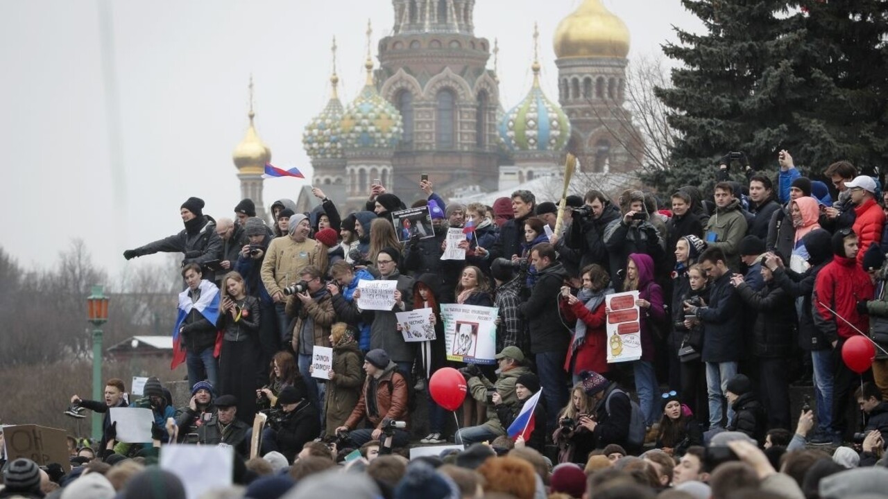 Zradca či lokaj západu. Ako v Rusku prevychovávajú mladých opozičníkov