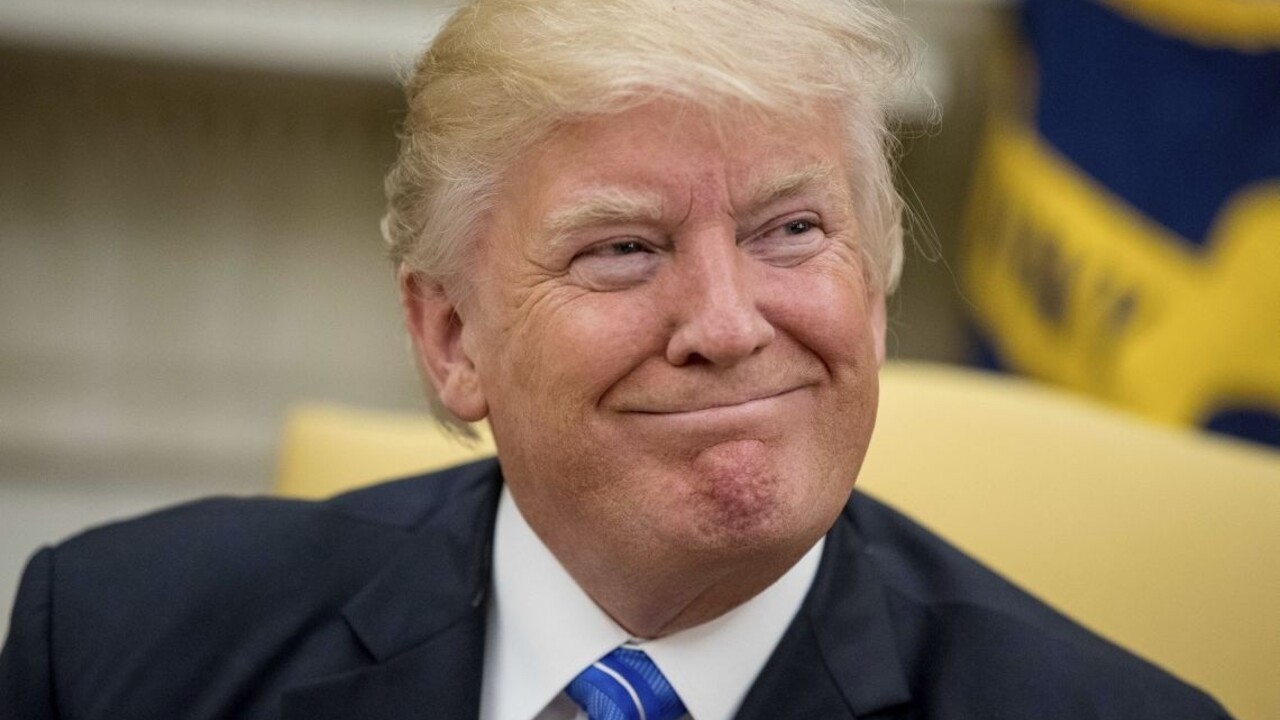 Trump cez Twitter ruinuje mexickú menu, centrálna banka siaha na rezervy