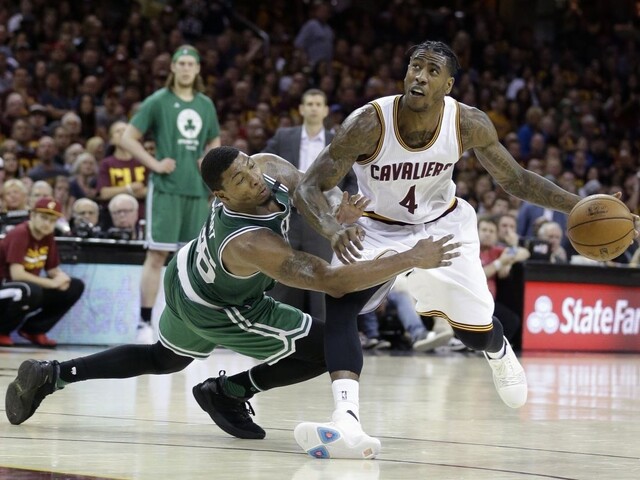 NBA: Cleveland po prvý raz prehral, Boston znížil stav série