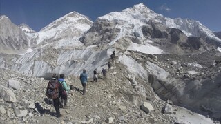 So Štrbom zahynuli aj ďalší, Everest prišiel o poslednú prekážku