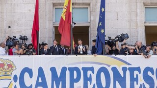 Real Madrid oslávil triumf, futbalisti navštívili madridskú radnicu