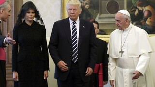 Trump sa vo Vatikáne stretol s pápežom, František bol vážny