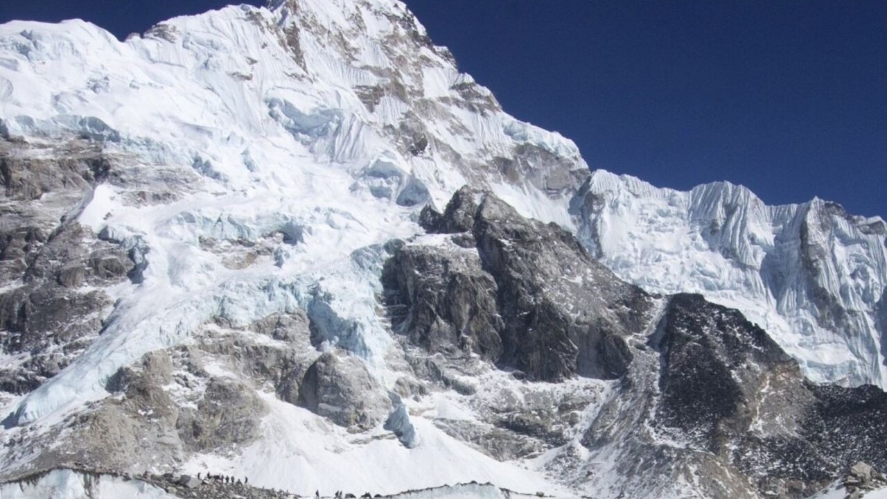 Pod vrcholom Everestu našli stan so štyrmi mŕtvymi horolezcami