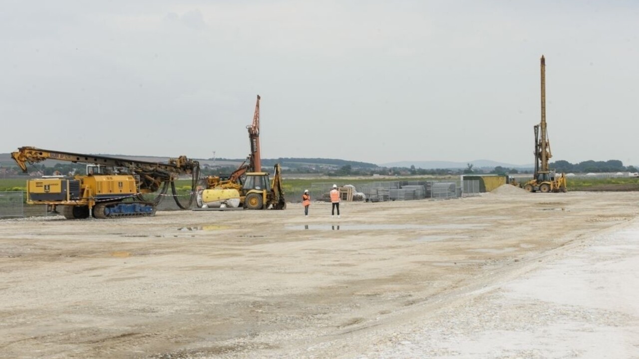 Štát chce poskytnúť Jaguaru 125 miliónov, stimul prešetrí Brusel