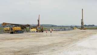 Štát chce poskytnúť Jaguaru 125 miliónov, stimul prešetrí Brusel