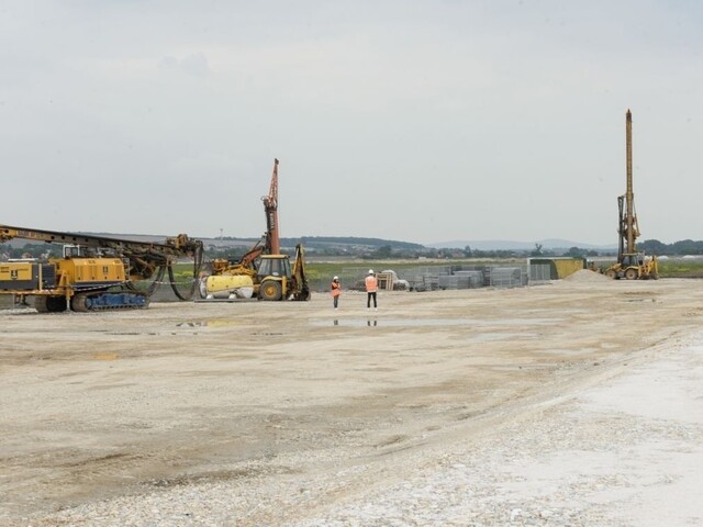 Štát chce poskytnúť Jaguaru 125 miliónov, stimul prešetrí Brusel