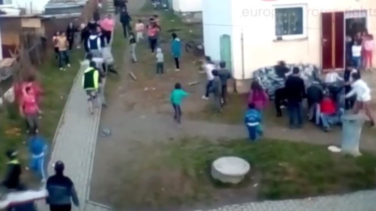 Video zachytáva zásah polície proti Rómom, vyšetrí ho inšpekcia