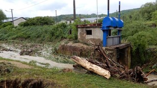 Východným Slovenskom sa prehnala búrka, obce počítajú škody