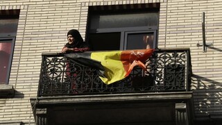 Trumpa čakali v Bruseli tisícky demonštrantov, prijal ho kráľ