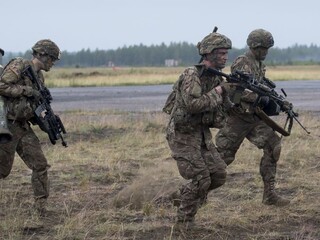 NATO armáda vojaci 1140 px (SITA/AP)
