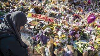 Británia si minútou ticha uctila obete teroristického útoku