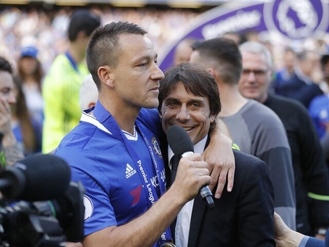 Hráči Chelsea salutovali Terrymu, striedal symbolicky v 26. minúte