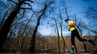 Slovenský premiérový beh cez nafukovačky mal charitatívny zámer