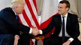 Francúzsky prezident prehovoril o povestnom podaní rúk s Trumpom