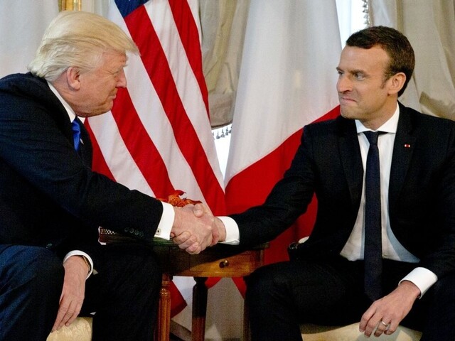 Francúzsky prezident prehovoril o povestnom podaní rúk s Trumpom