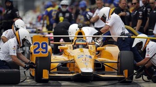 Alonsov debut na Indy 500 skončil zlyhaním motora