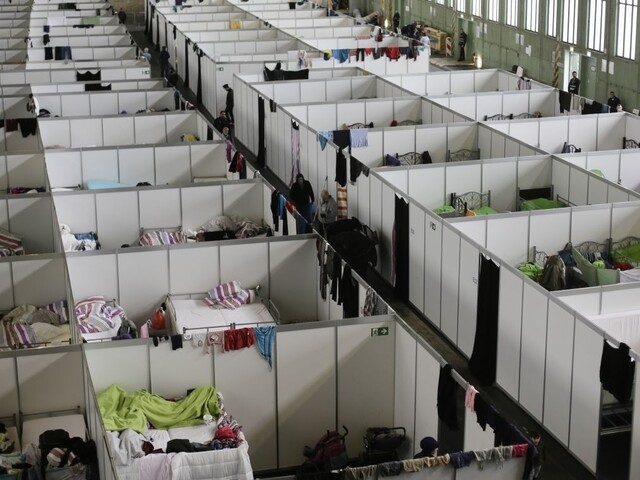 V Česku sa vzbúrili migranti, demolovali areál ubytovne