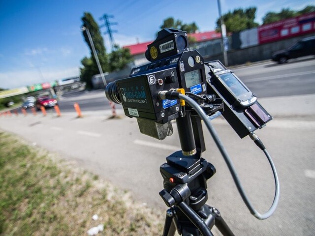 Poriadne šliapli na pedál. Za rýchlosť vyše 230 km/h dostali vodiči mastnú pokutu